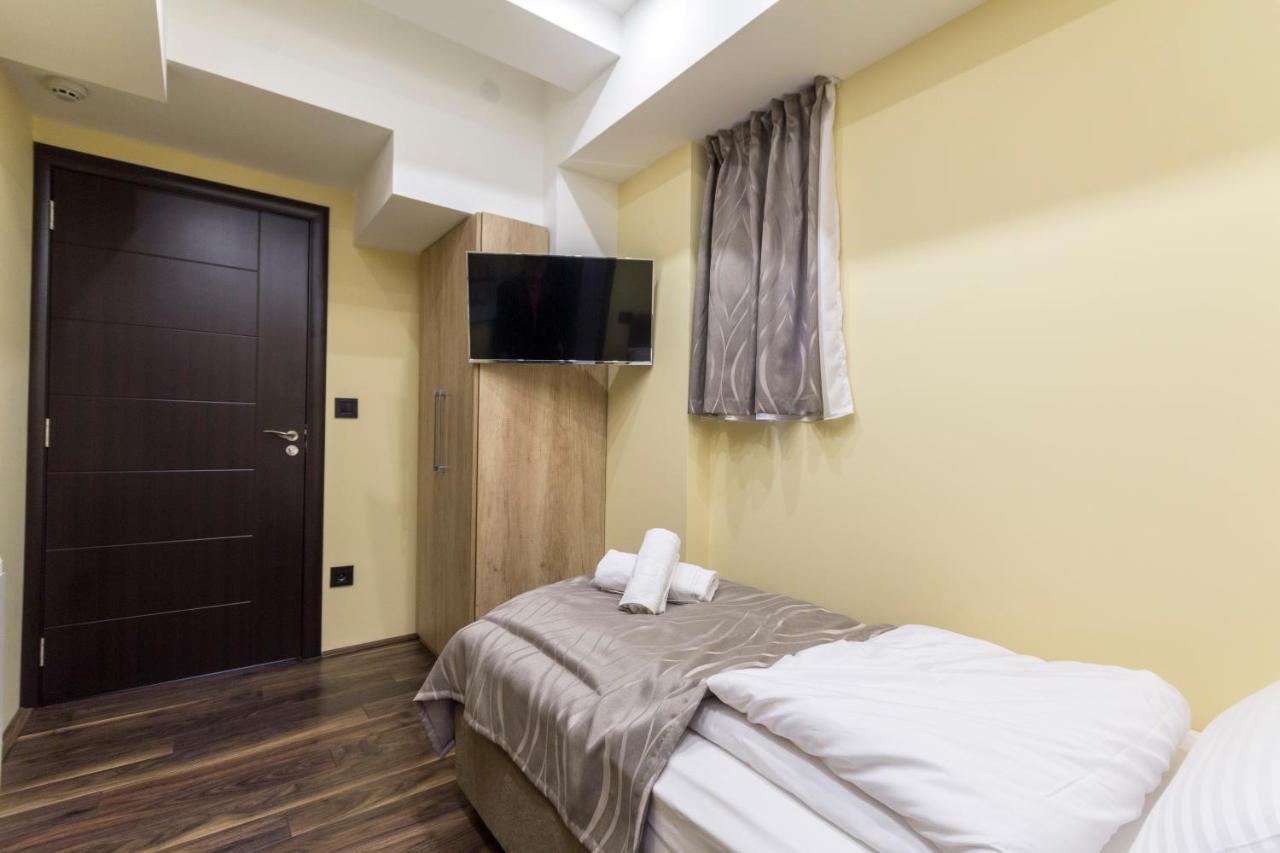 ベオグラード Madison - Square Sava Bed & Breakfast エクステリア 写真