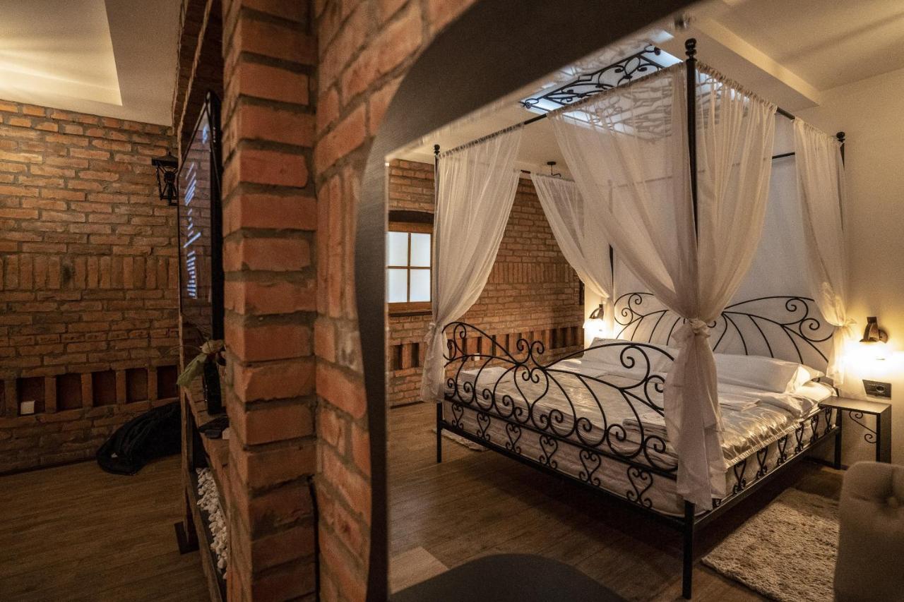 ベオグラード Madison - Square Sava Bed & Breakfast エクステリア 写真