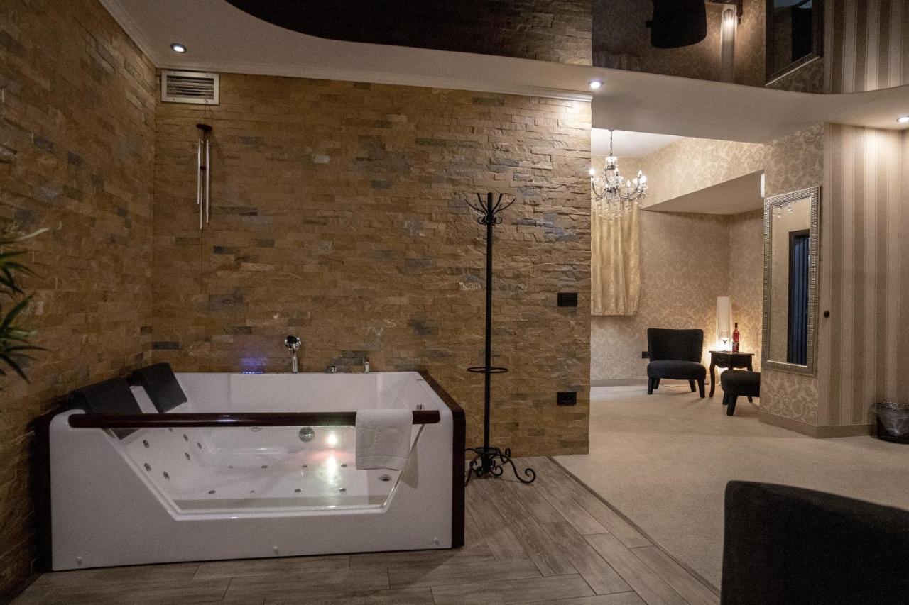 ベオグラード Madison - Square Sava Bed & Breakfast エクステリア 写真